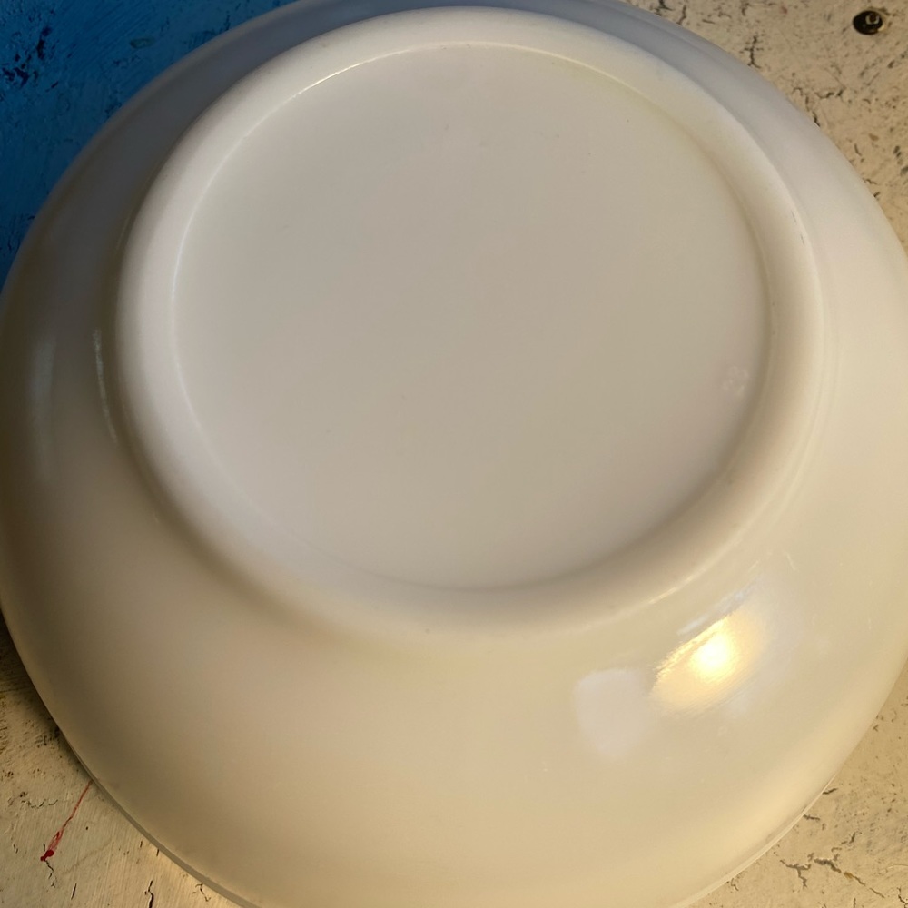Pyrex 2.5 Quart White Mixing Bowl